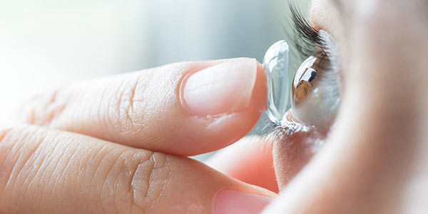 Common Symptoms Contact Lens2 600x300 1 Common Symptoms Contact Lens2 600x300 1